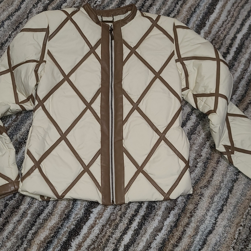 Brand BE ivory color veste